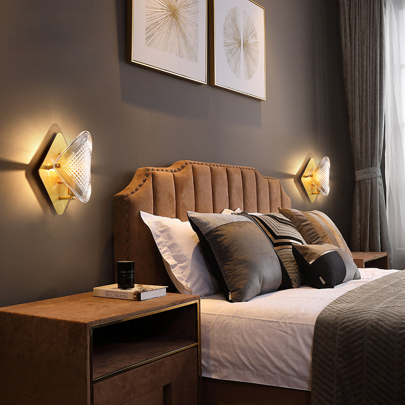 Siopsrl| 1 Bulb Rhombus Wall Light Fixture Modern Stylish Metal and Clear Crystal Wall Lamp in Brass Finish