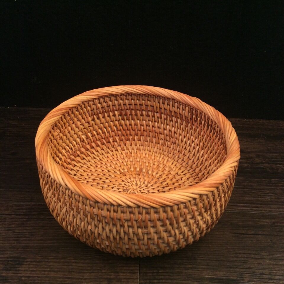 Handcrafted decorative fruit basket made of rattan Siopsrl
