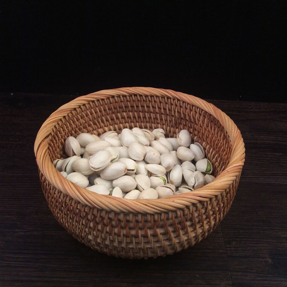 Handcrafted decorative fruit basket made of rattan Siopsrl