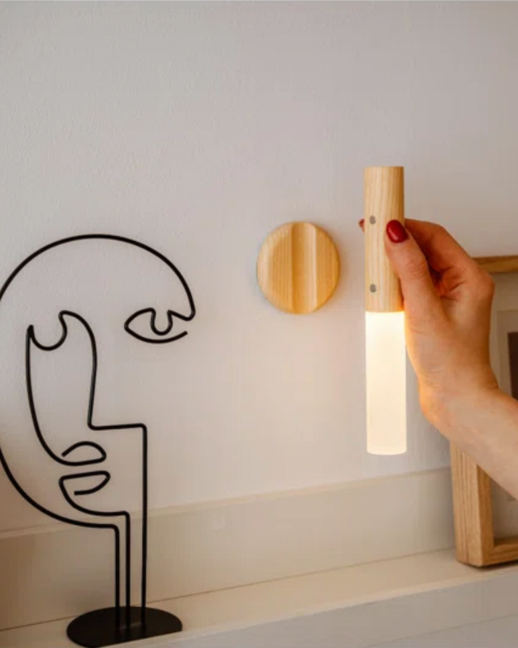 Siopsrl| Wireless Wooden Wall-Mounted Sconce