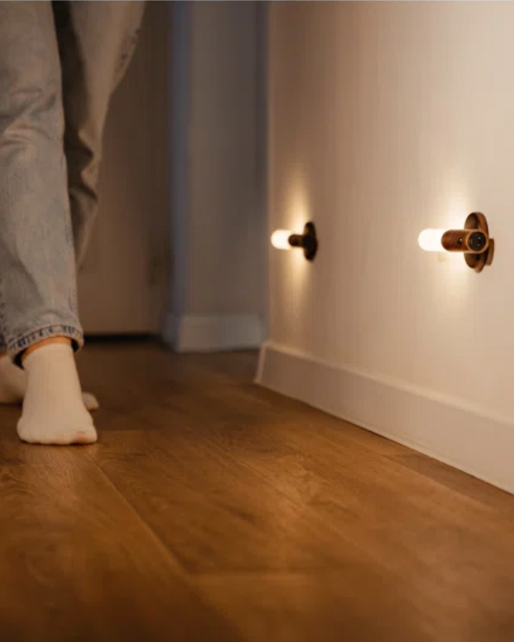 Siopsrl| Wireless Wooden Wall-Mounted Sconce