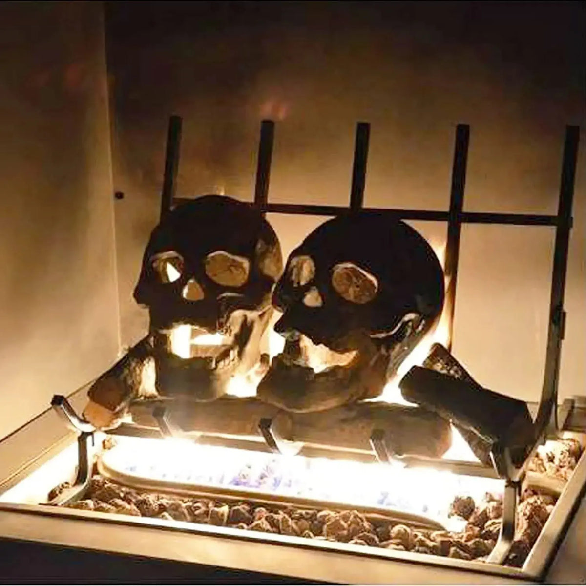 Siopsrl| SkullFire Ornament – Fireproof Skull Figurine made of Resin for Gothic & Halloween Decoration
