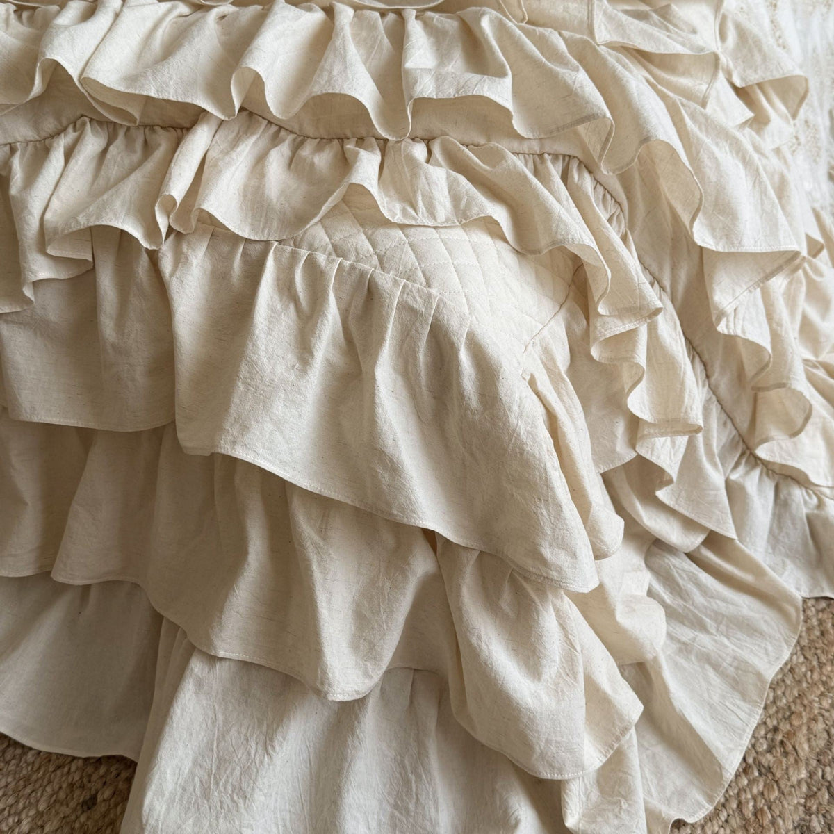 Ruffled bed linen set made of cotton quilt with stitch pattern and pillowcases