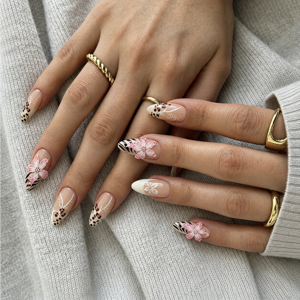 Siopsrl | Artificial nails with floral design and elegant lace look Siopsrl