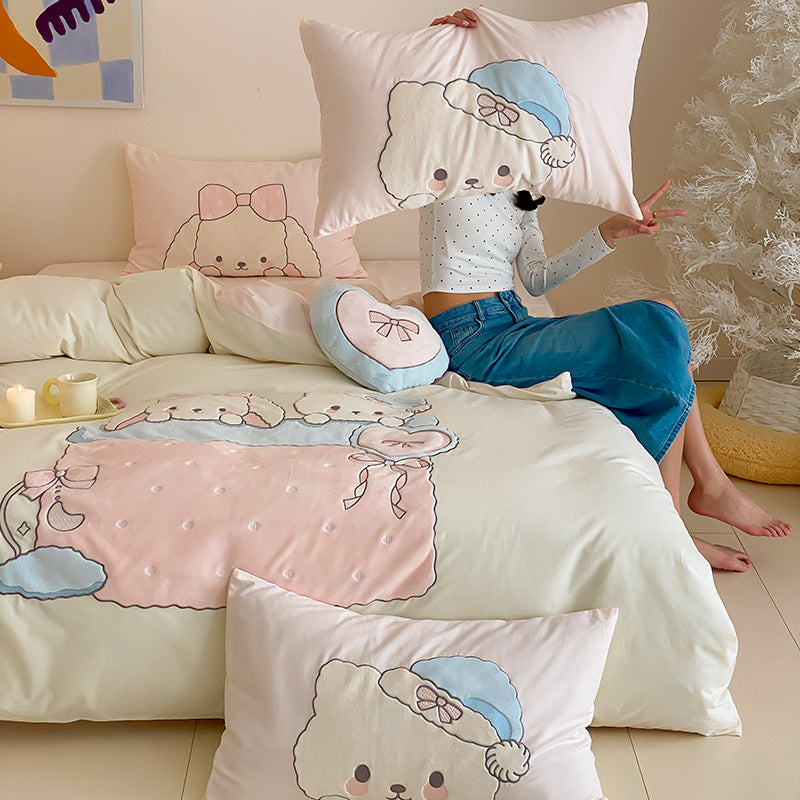 Kids bedding set with plush appliqués and motif embroidery