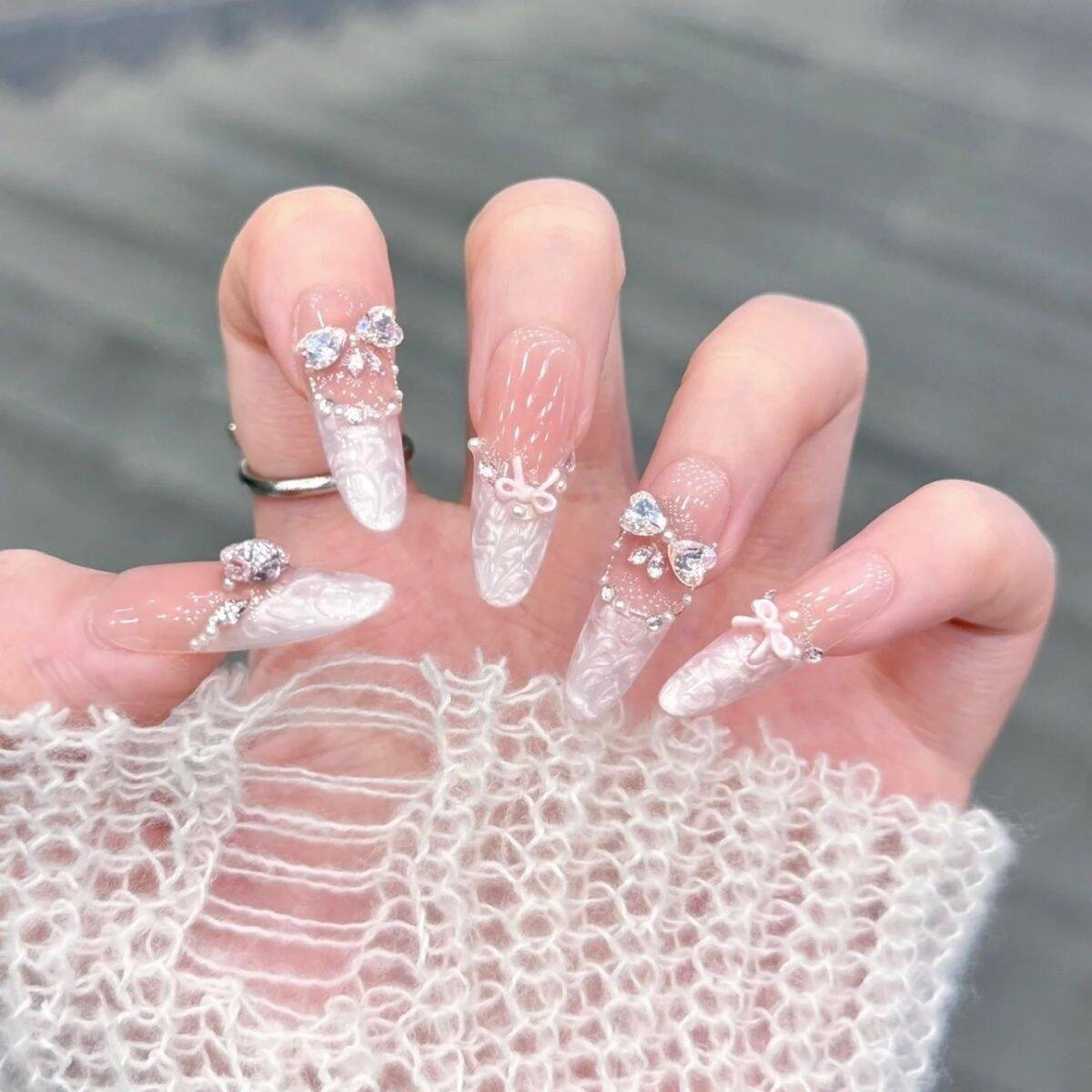 Siopsrl | Decorative Press-On Nails with Gem Accents Siopsrl
