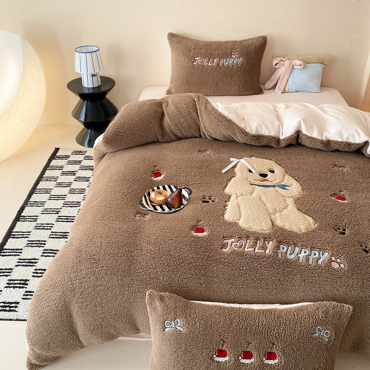 Teddy-fleece bedding set with flower embroidery and reversible design