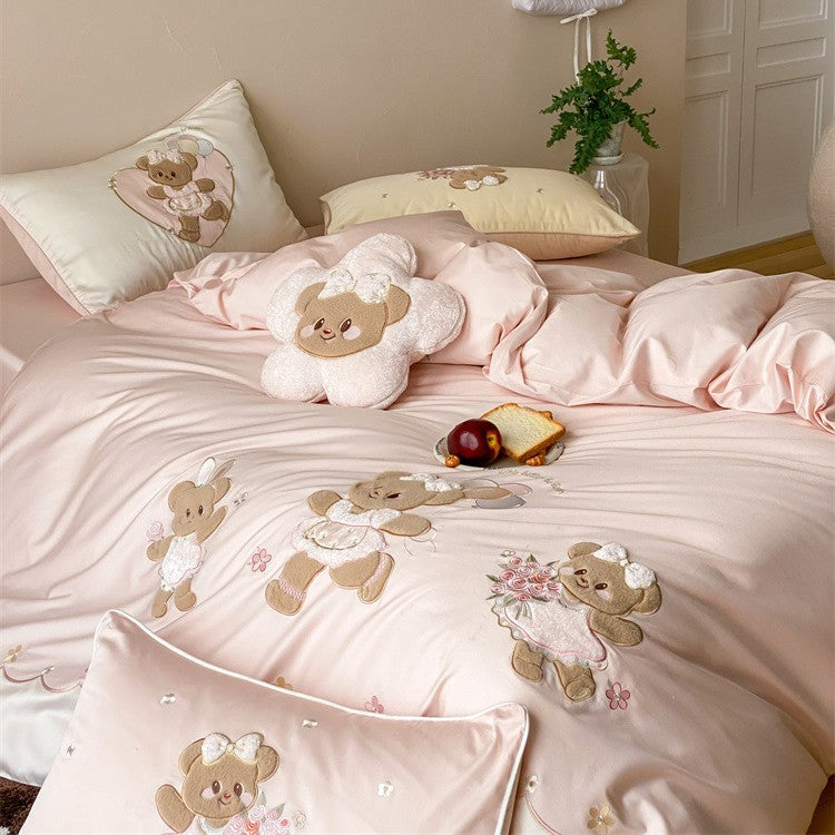 Children's bedding set with embroidered teddy bear appliqués and silky-soft cotton satin Bowlift
