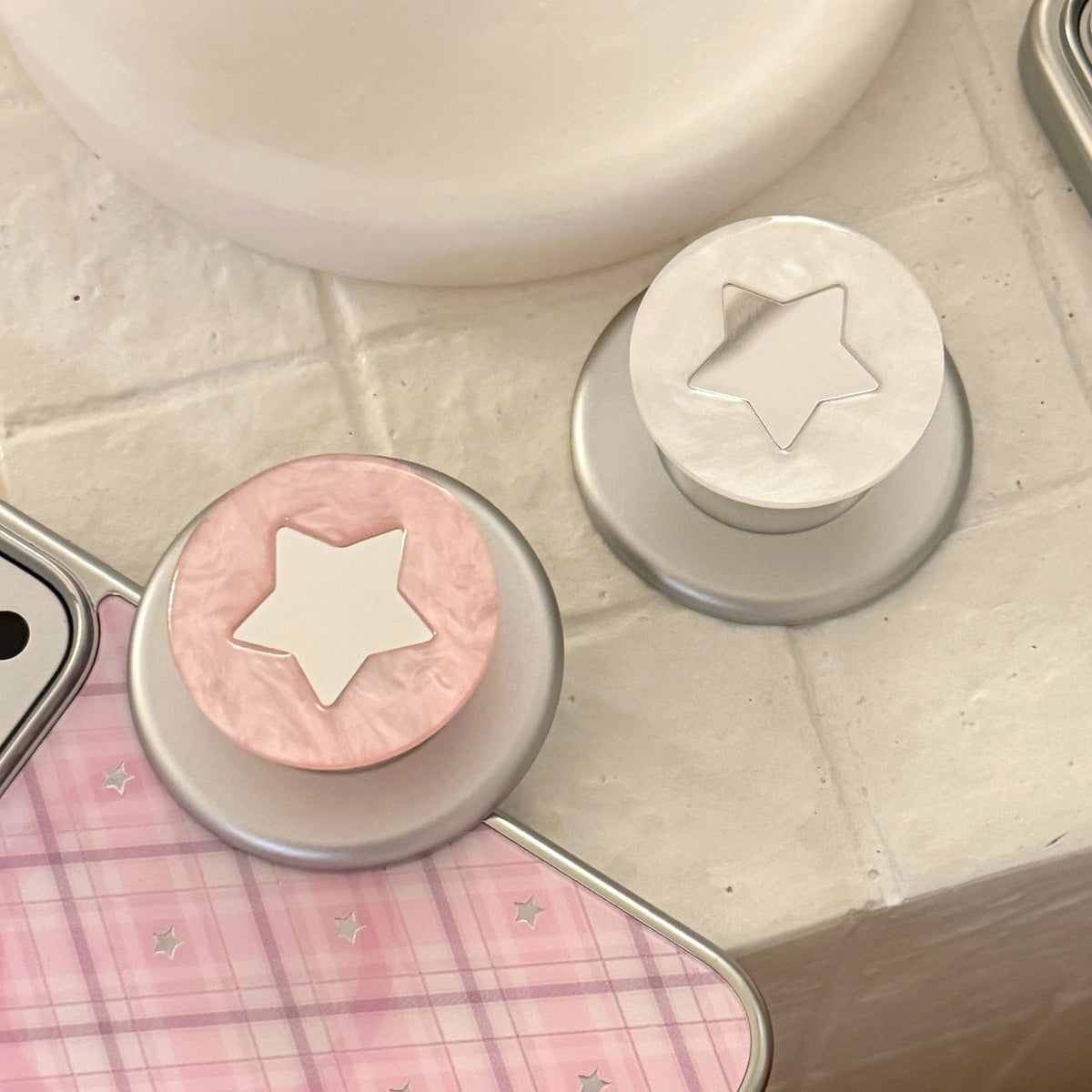 Siopsrl | Smartphone Finger Holder in stylish star design Siopsrl