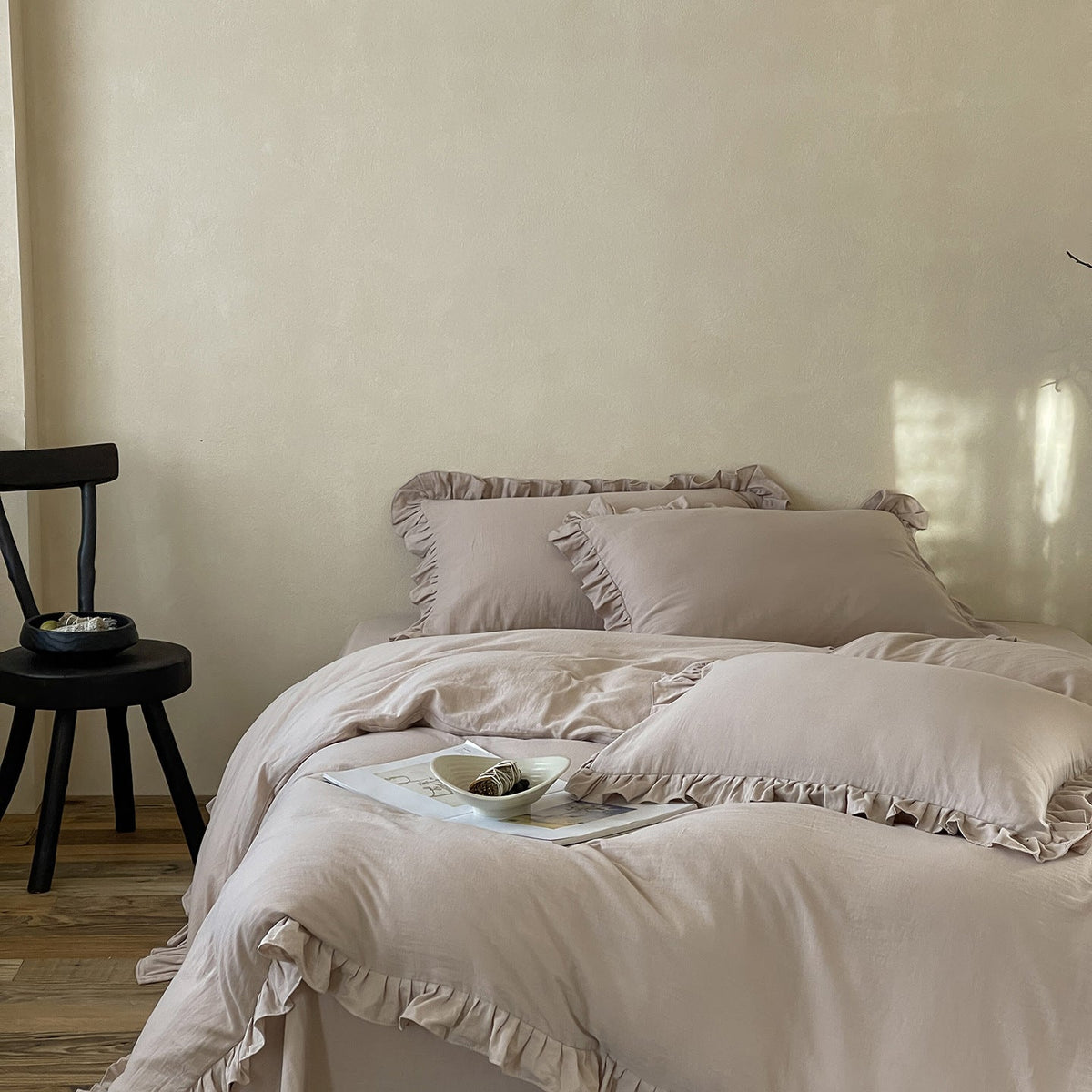 Elegant cotton bedding set with ruffle and soft percale finish