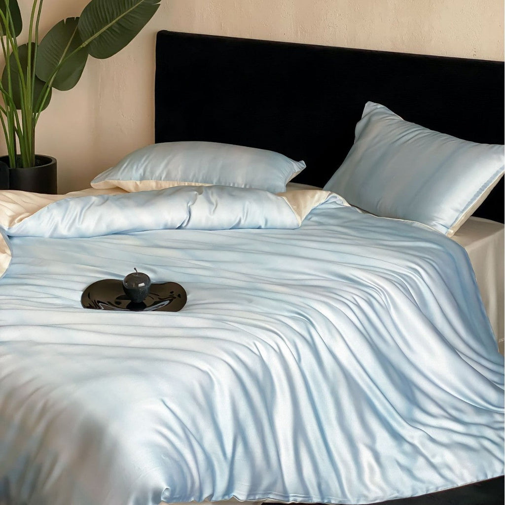 Elegant satin bedding set with silky shiny surface and breathable filling Bowlift