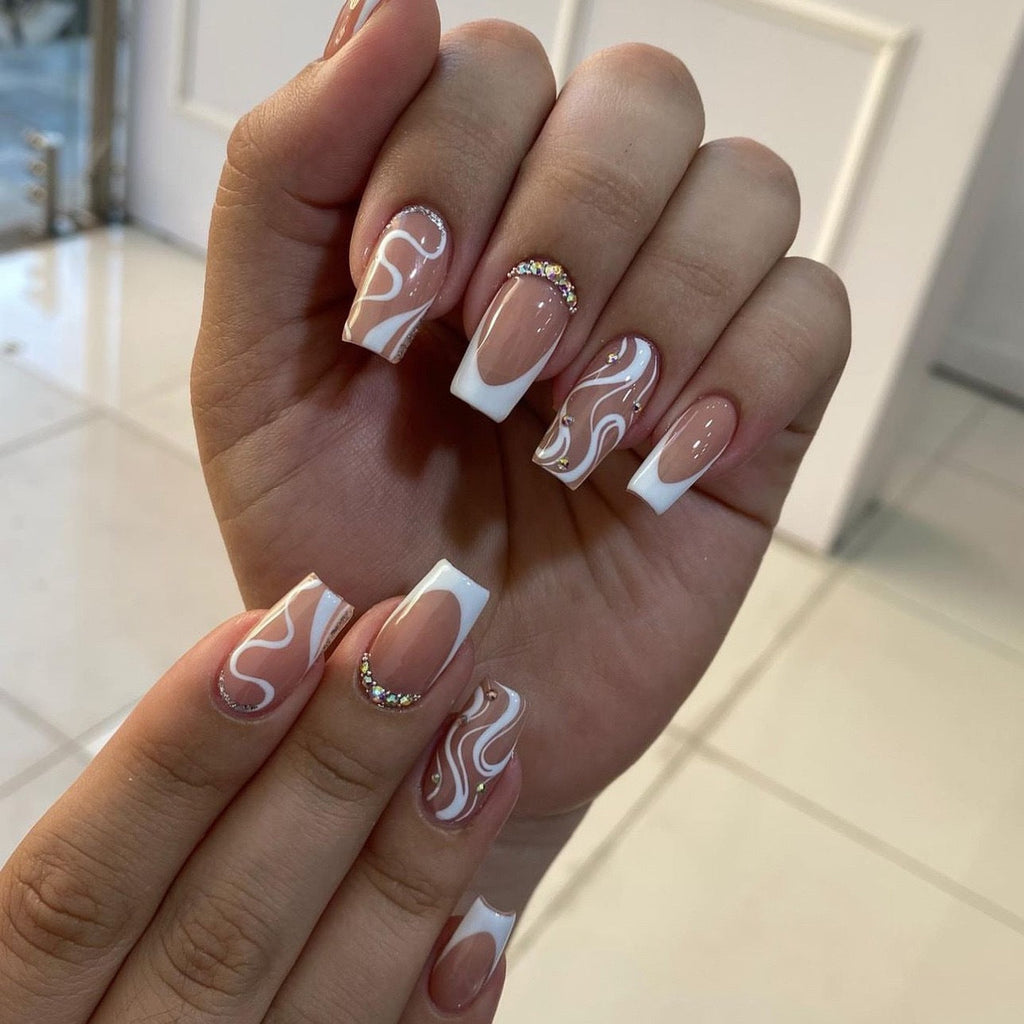 Siopsrl | Artificial nail set with elegant French design and creative accents Siopsrl