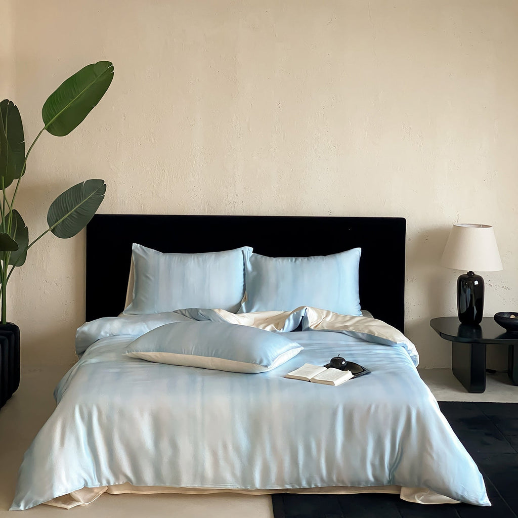 Elegant satin bedding set with silky shiny surface and breathable filling Bowlift