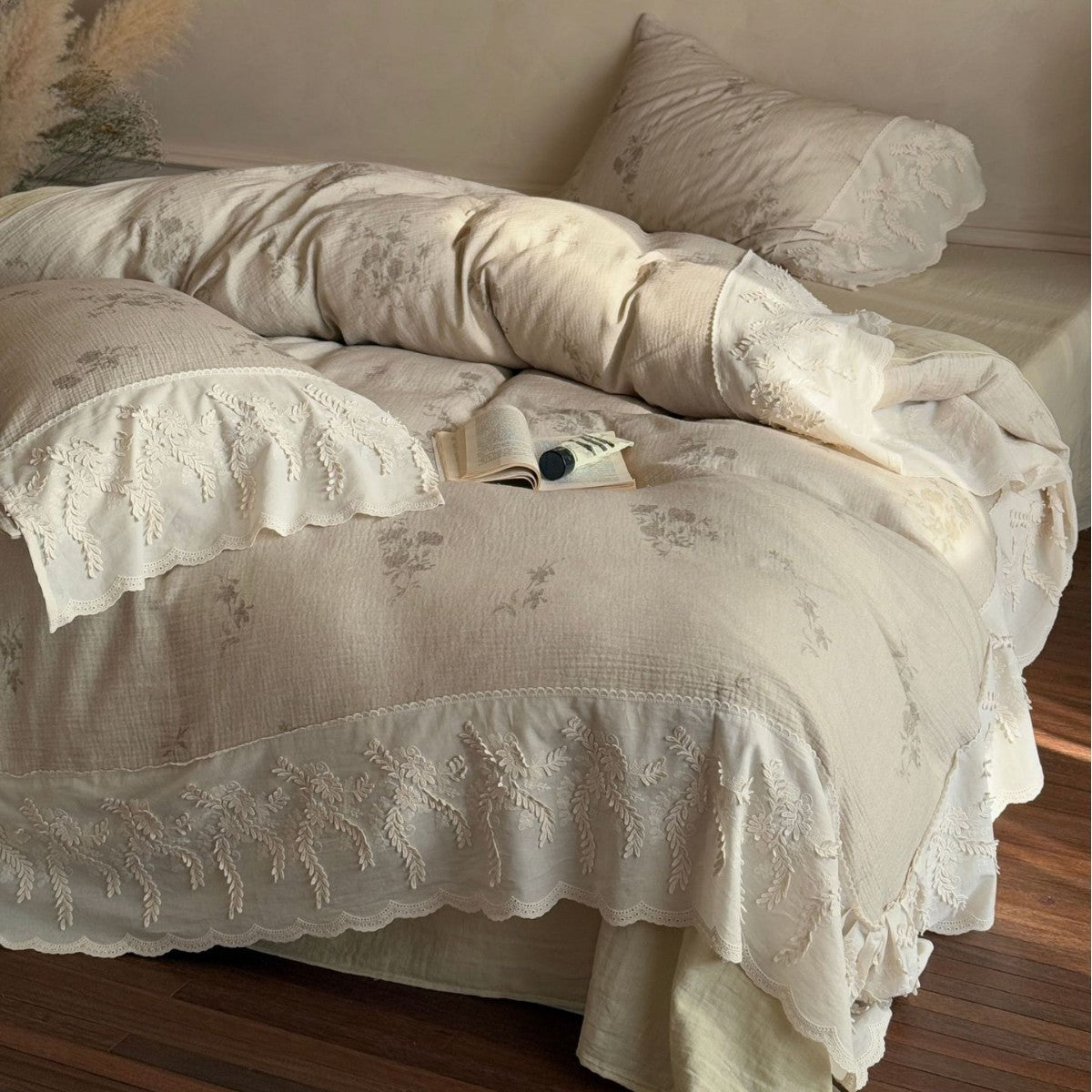 Light cotton-linen duvet cover set with lace ruffle and fine flower embroidery Bowlift