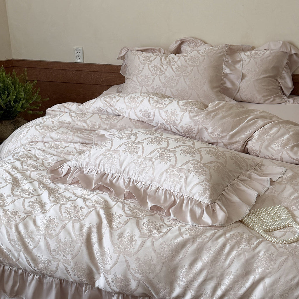 Bed linen set in baroque jacquard with ruffle cushion Bowlift
