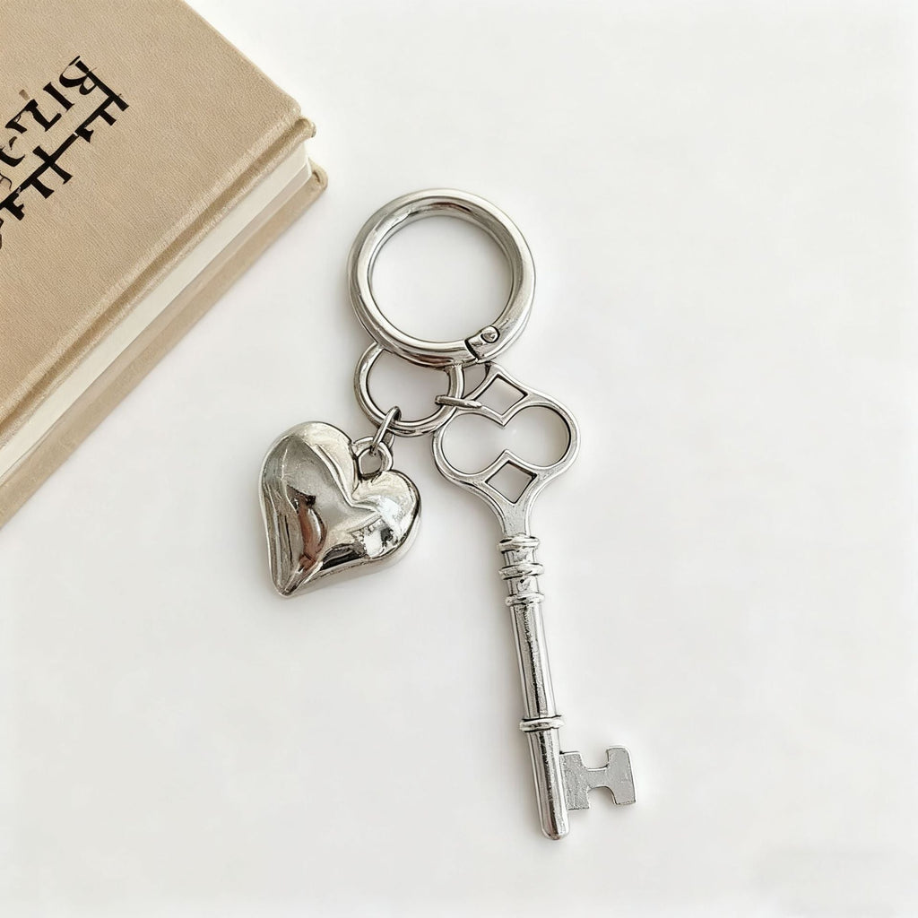 Siopsrl | Vintage-Inspired Heart and Key Keychain Siopsrl