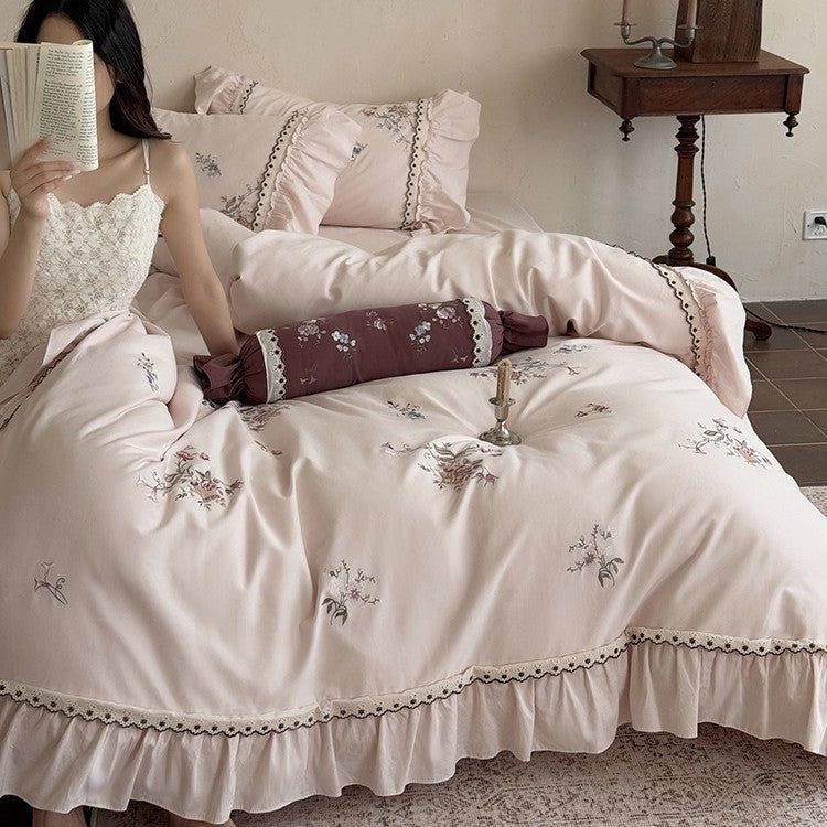 Bedding set made of cotton satin in vintage style with floral embroidery, ruffle and lace trim
