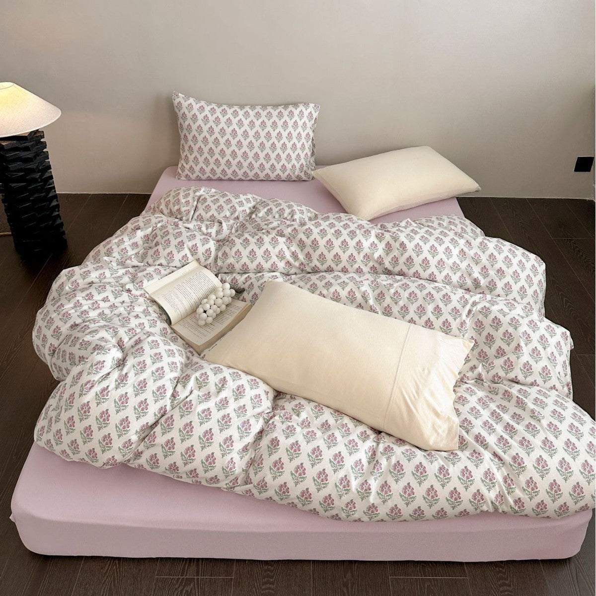 Floral cotton bedding set with quilted blanket and pillowcases