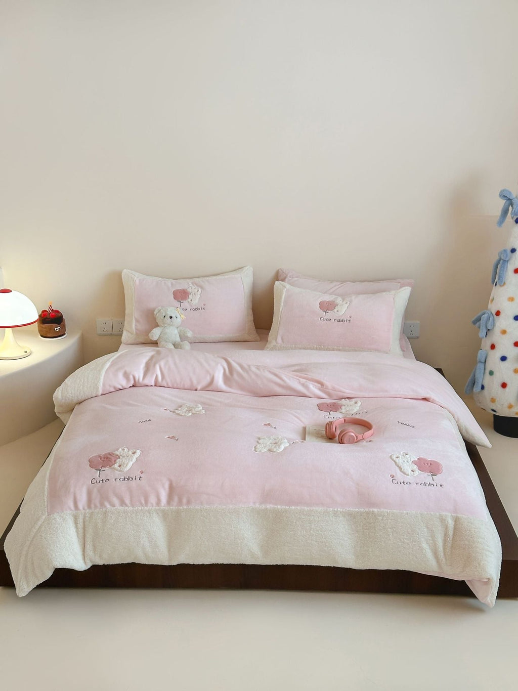 Children's bed linen set with quilted bunny and teddy appliqué and Sherpa hem Bowlift