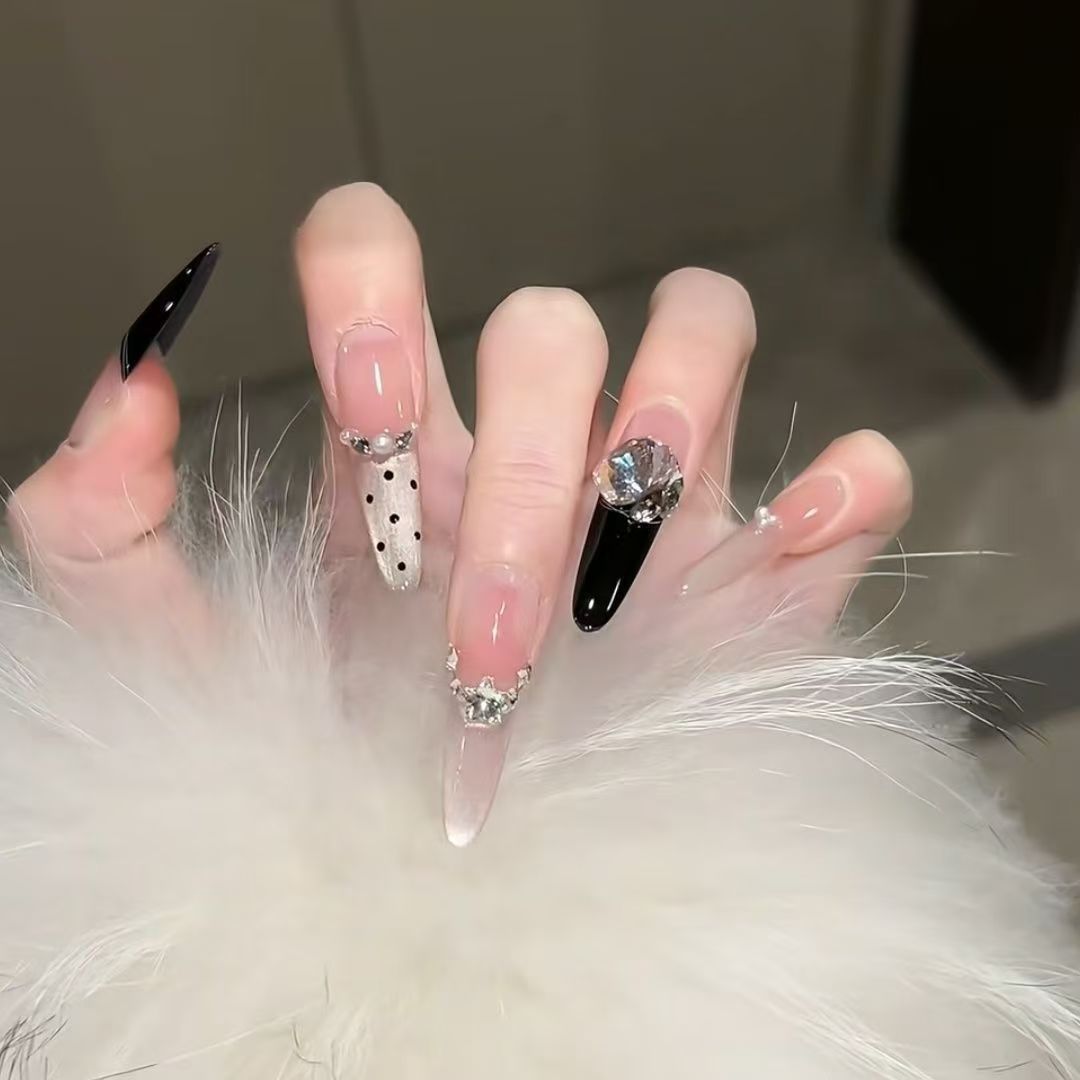 Siopsrl | Decorative Press-On Nails with Gem Accents Siopsrl