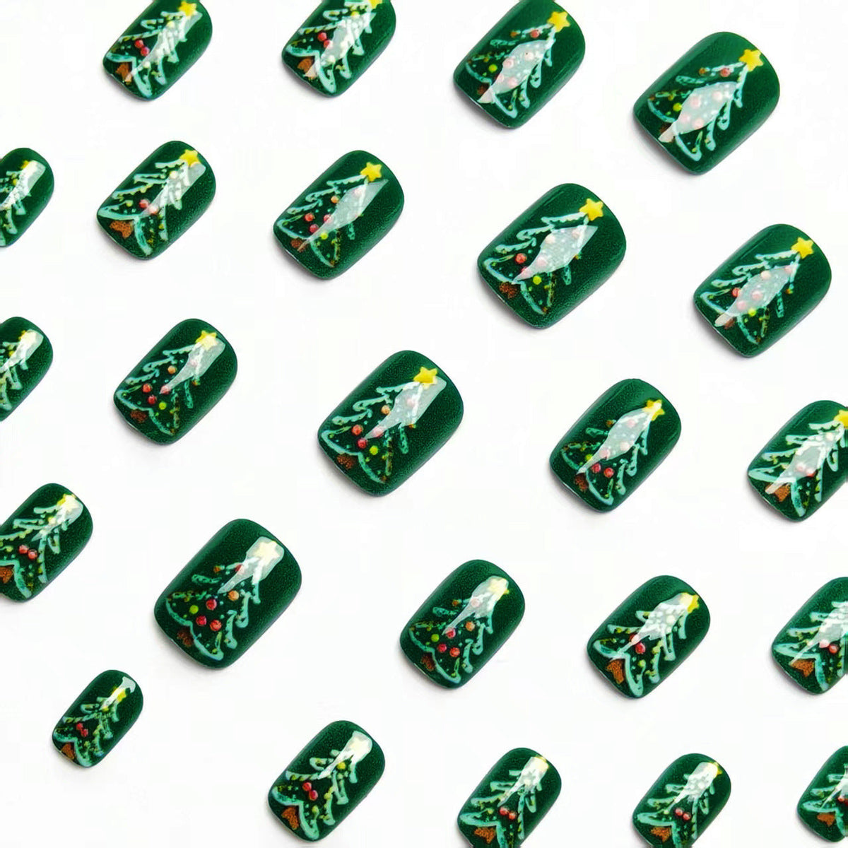 Siopsrl | Festive artificial nails with Christmas tree design Siopsrl