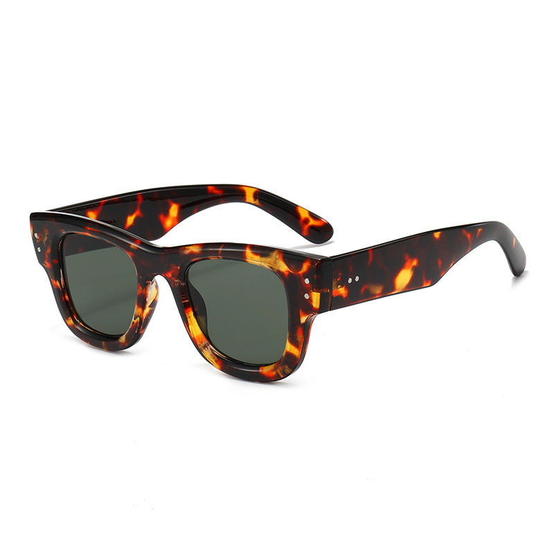Siopsrl | Retro-Influenced Bold Frame Sunglasses Siopsrl