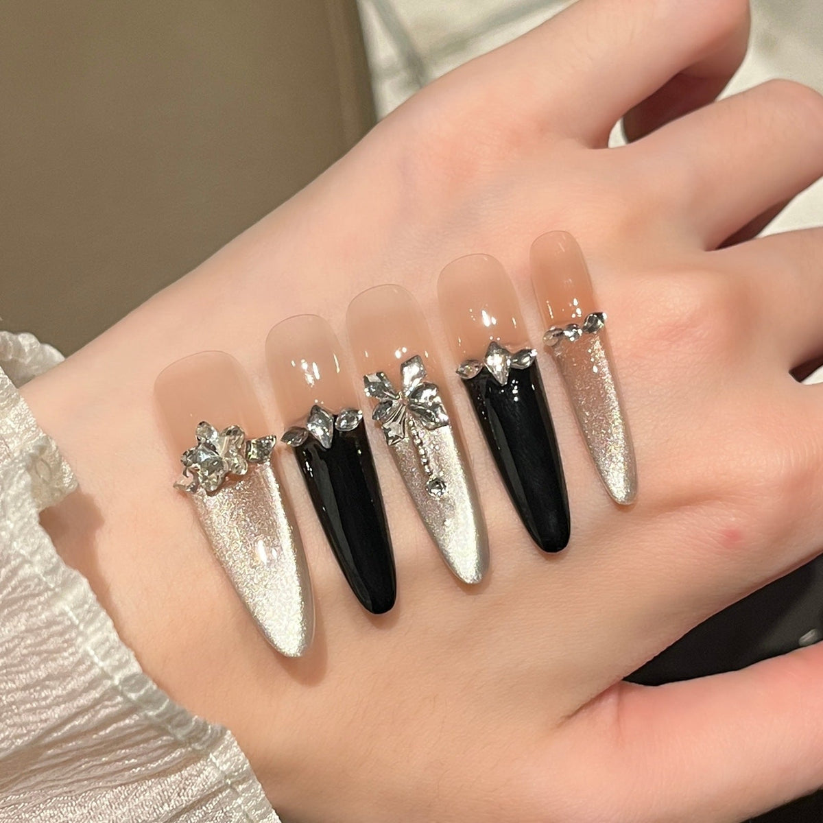 Siopsrl | Decorative Press-On Nails with Gem Accents Siopsrl