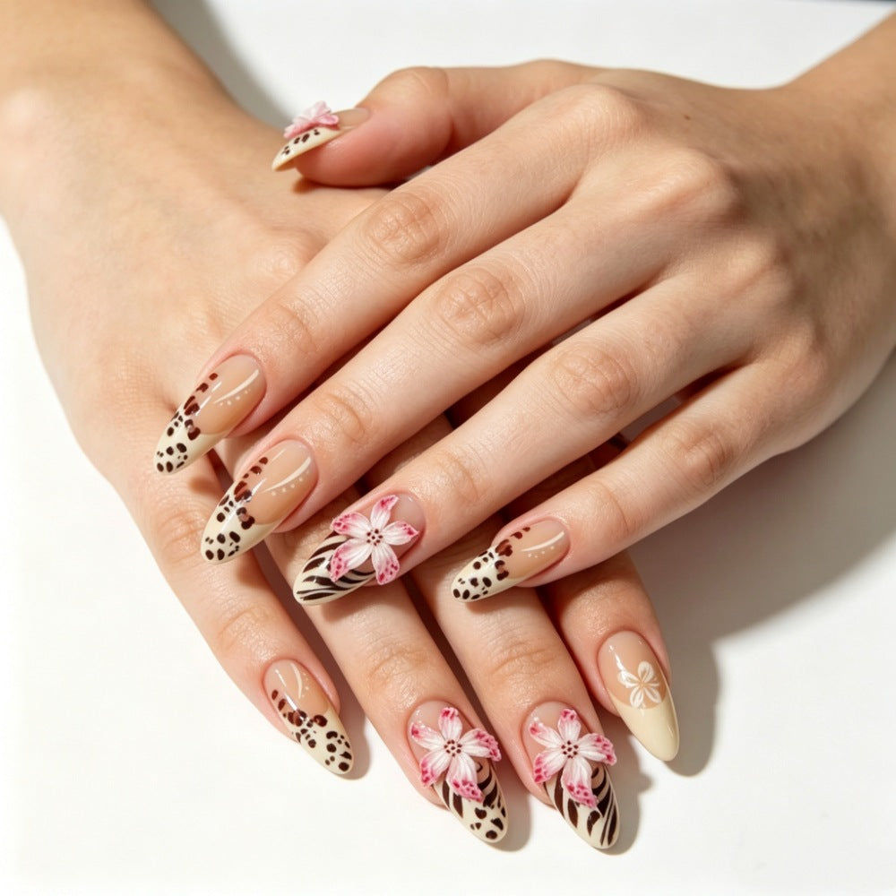 Siopsrl | Artificial nails with floral design and elegant lace look Siopsrl