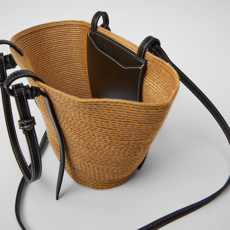 Siopsrl | Generous basket bag with elegant leather accents Siopsrl