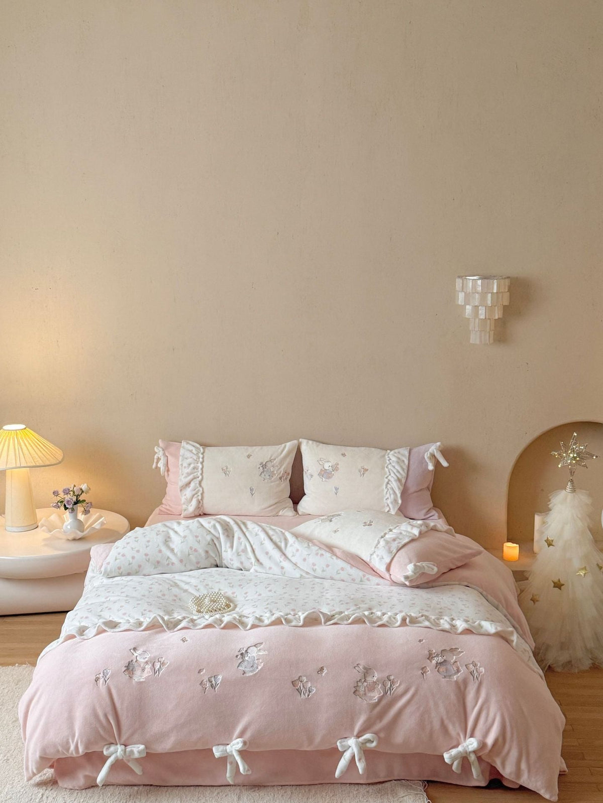 Children's bedding set with ruffles, bows and embroidered rabbit appliqués Bowlift