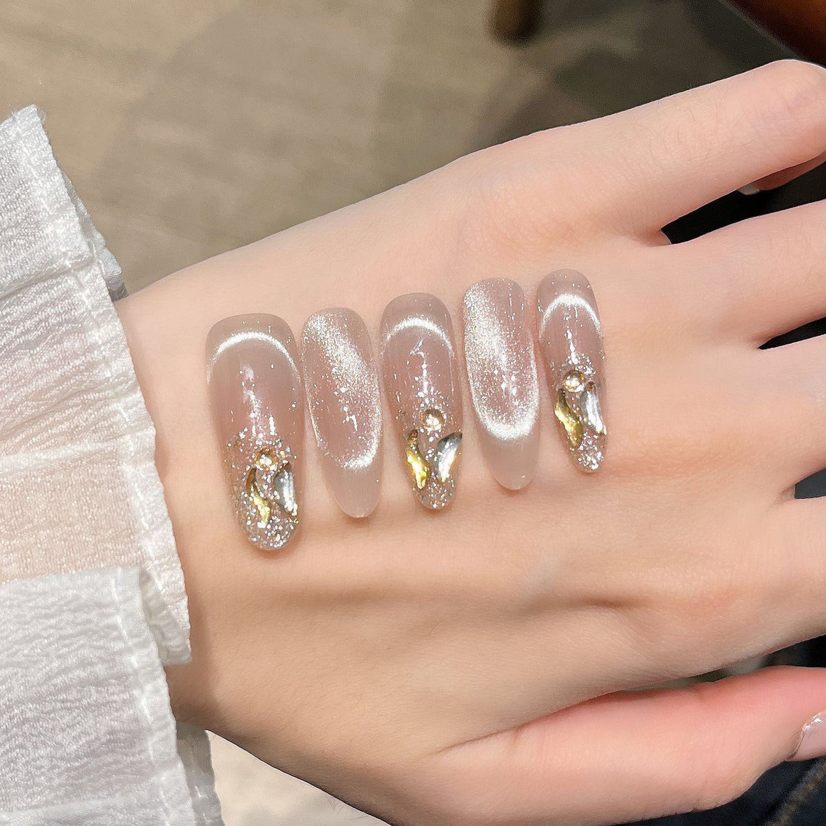 Siopsrl | Decorative Press-On Nails with Gem Accents Siopsrl