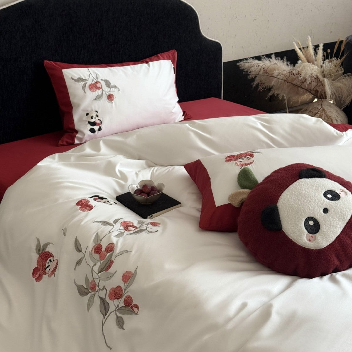 Embroidered cotton satin bed linen set with floral apple and panda appliqué Bowlift
