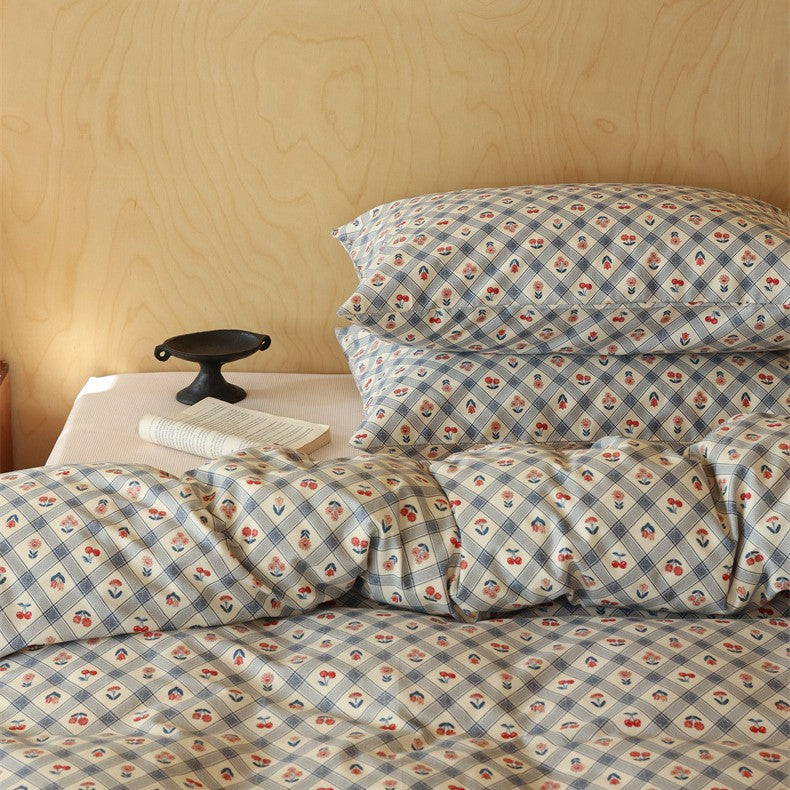 Cotton satin bedding set with fine check pattern and floral motifs