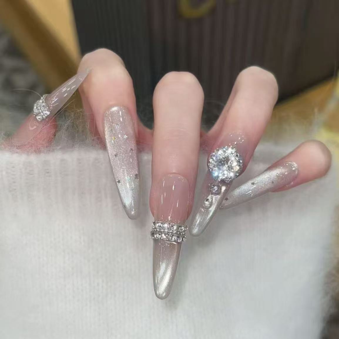 Siopsrl | Decorative Press-On Nails with Gem Accents Siopsrl