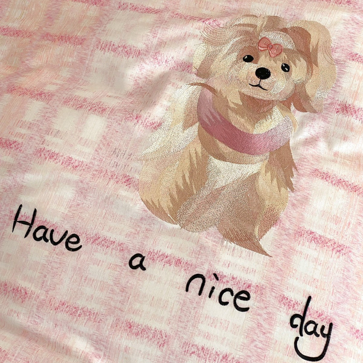 Cotton satin bedding set with check pattern and drawn dog motif