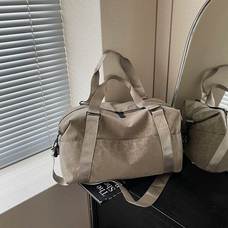 Siopsrl | Sporty duffel bag with animal pattern and practical carrying options Siopsrl