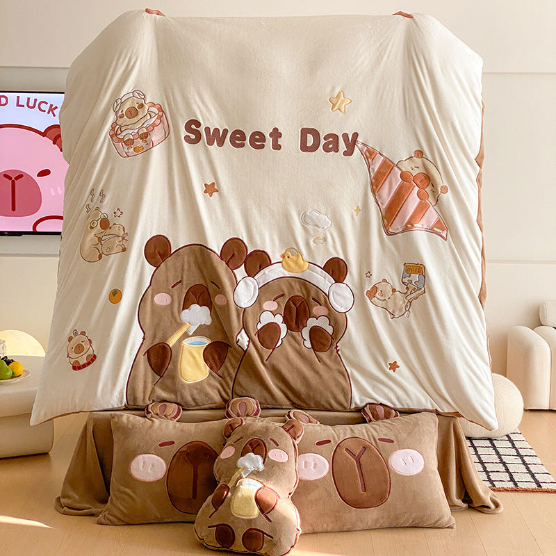 Fluffy bedding set with quilted cozy surface, 3D teddy applications and warming microfiber filling Bowlift