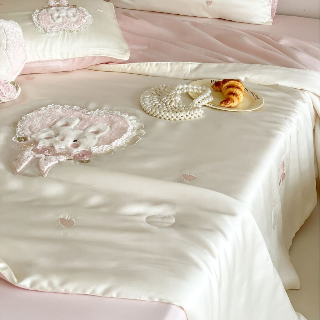 Satin bedding set for children and adolescents with embroidered plush applications Bowlift