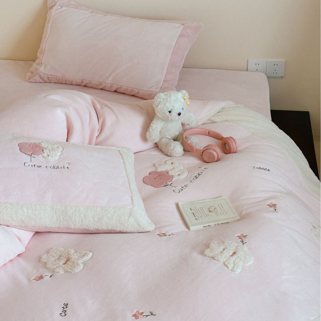 Children's bed linen set with quilted bunny and teddy appliqué and Sherpa hem Bowlift