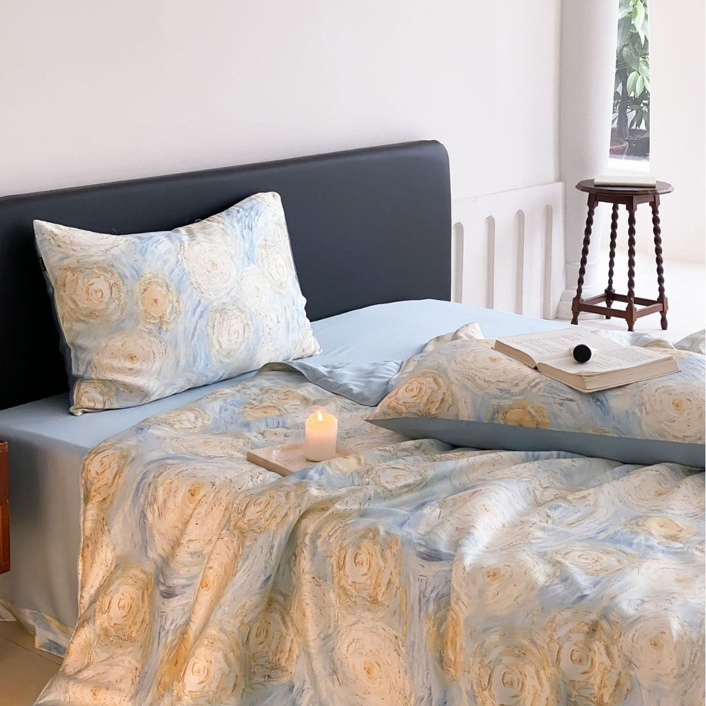 Bedding set made of cotton satin with subtle heart jacquard and silky glossy finish Bowlift