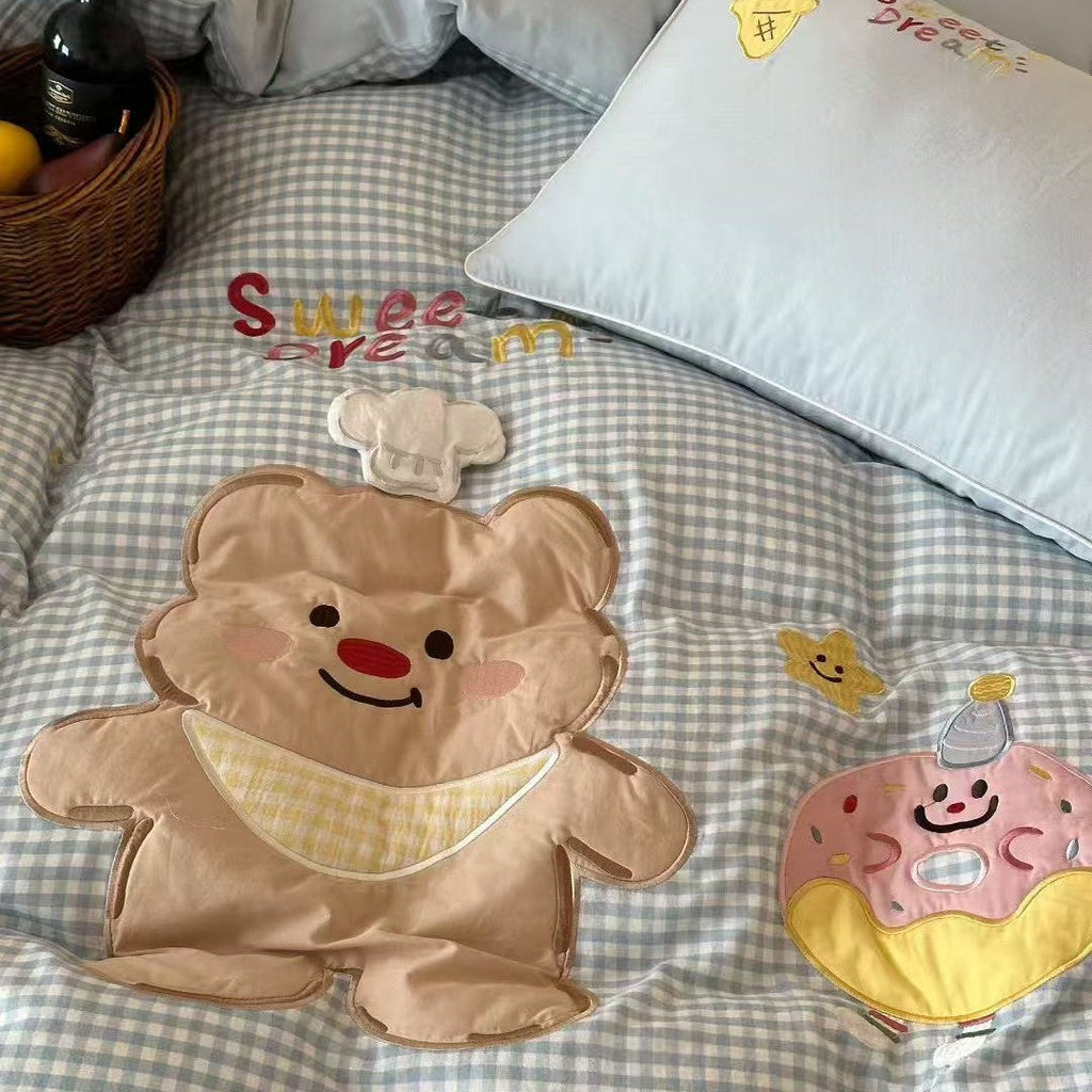 Children's duvet cover set with quilted gingham and cute appliqués
