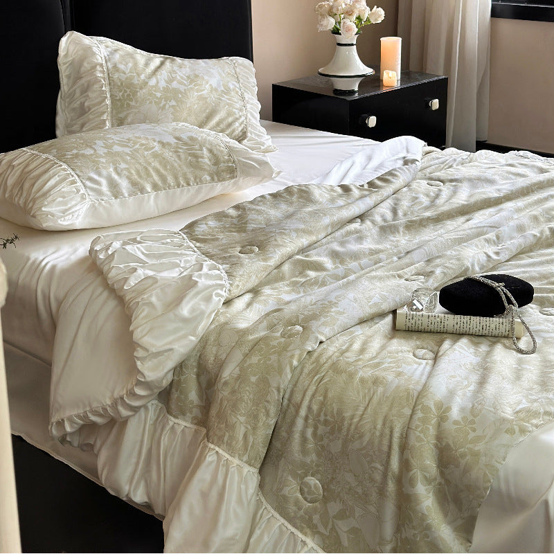 Bedding set made of satin jacquard with gathered ruffle and elegant pillowcases