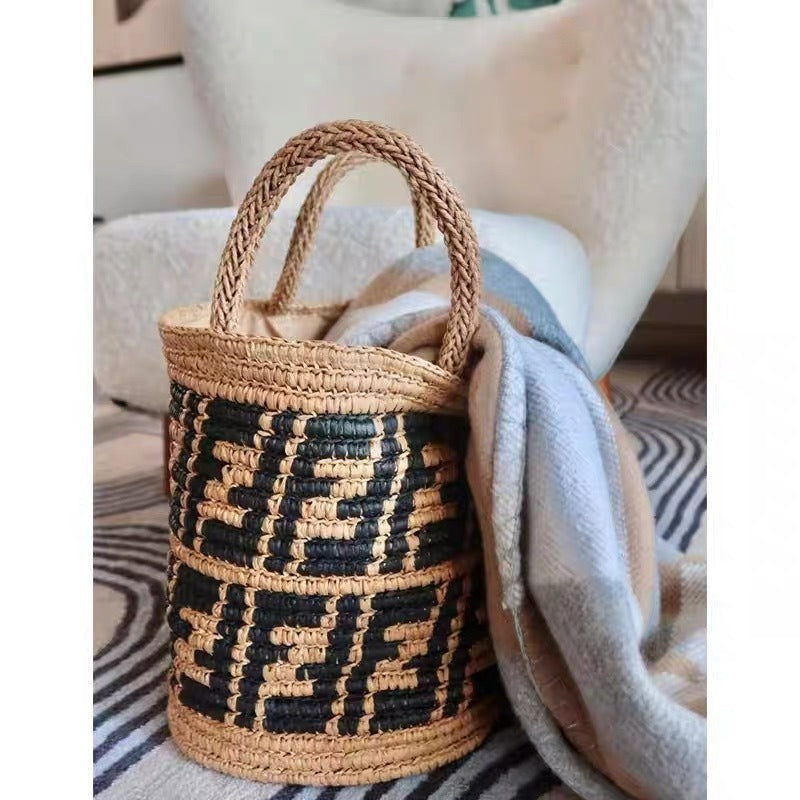 Handwoven basket bag with geometric pattern Siopsrl