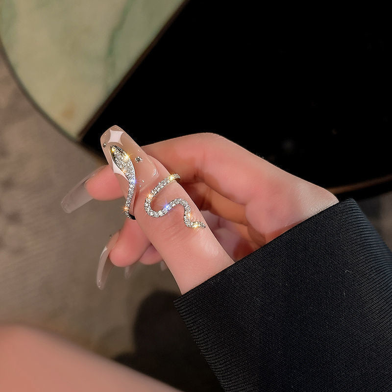 Siopsrl | Elegant snake ring with sparkling zirconia stones Siopsrl