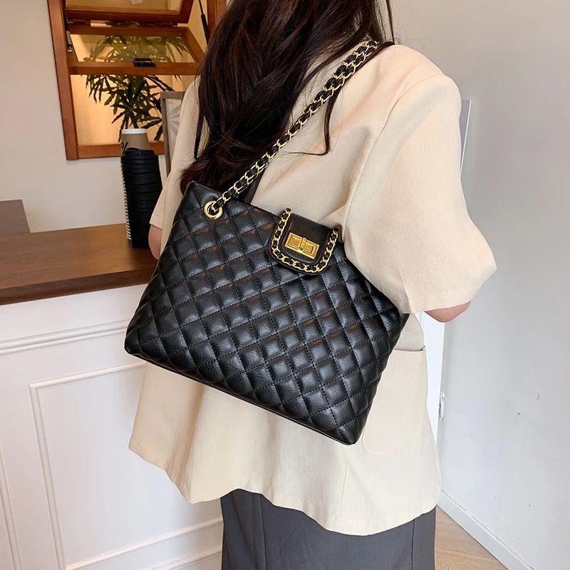 Quilted Elegance Handbag Siopsrl