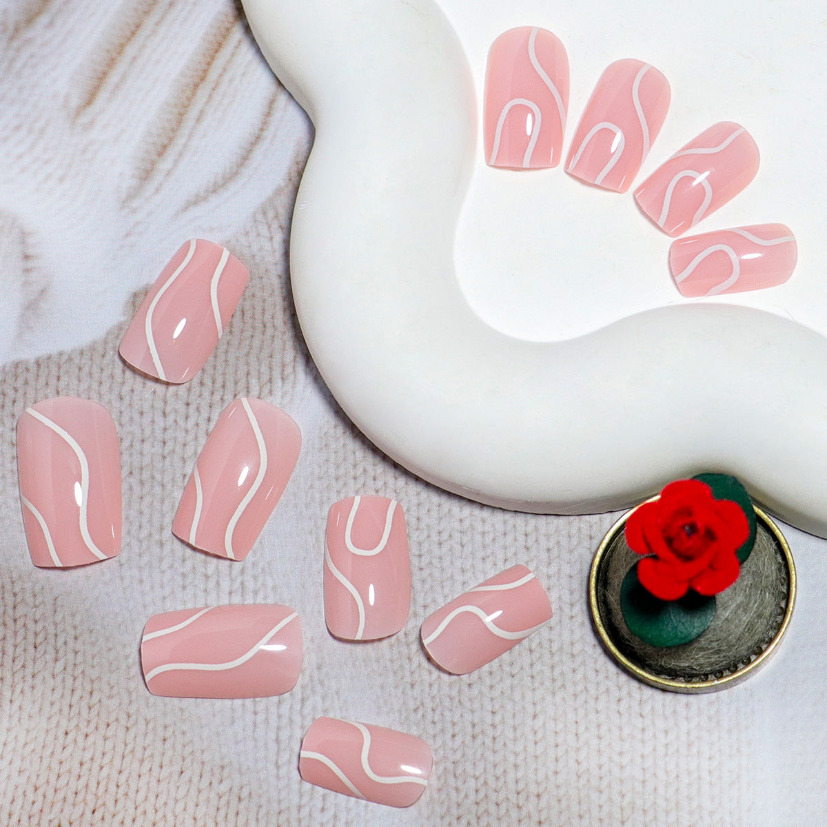 Siopsrl | Elegant Press-On Nail Design with Artistic White Swirl Siopsrl