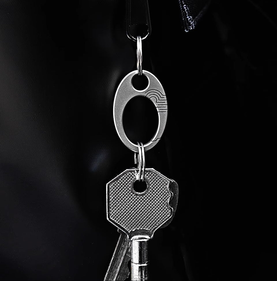 Siopsrl| Exquisite Mini Pure Titanium Keychain: EDC Press-Lock Charm Tool