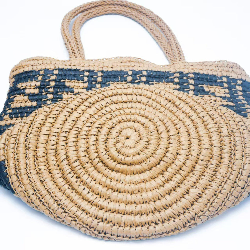 Handwoven basket bag with geometric pattern Siopsrl
