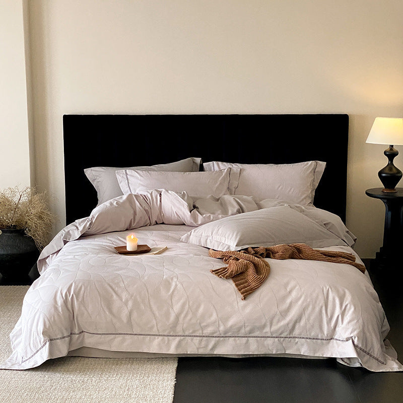 Bedding set made of cotton-linen blend with fine structure and piped seam