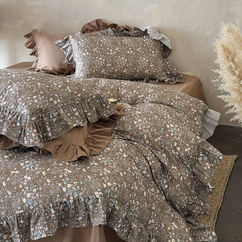 Quilted duvet cover set with ruffle and delicate floral pattern